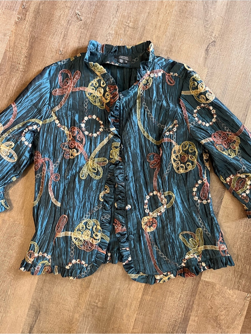 Dressbarn crinkle-fabric button-down blouse ruffled collar ribbon embroidered XL